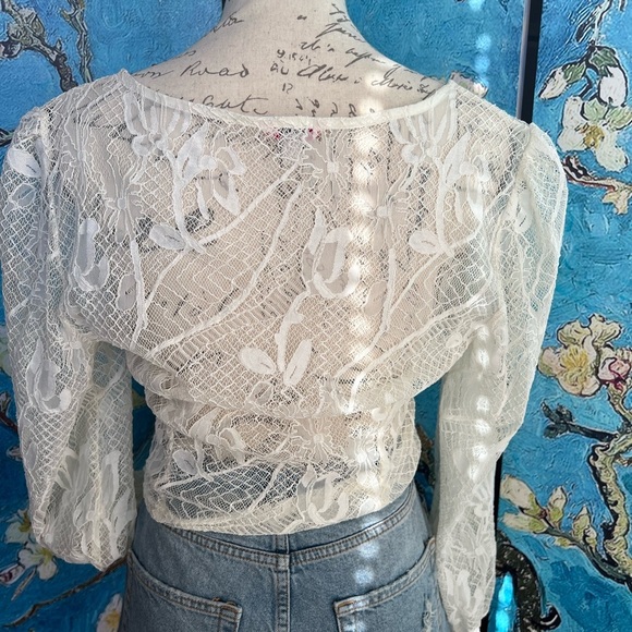 Guess sz L, sheer lace, tie up top/blouse. - Picture 4 of 13